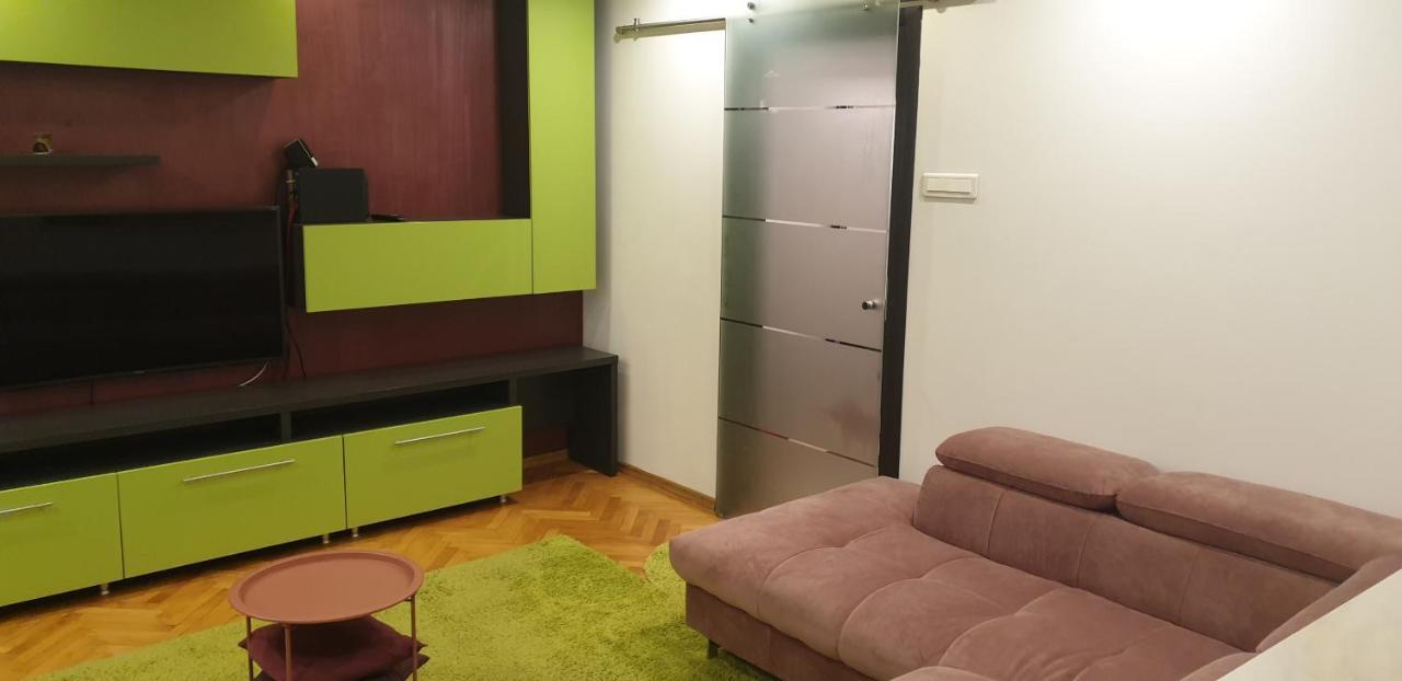Modern Apartment Pitesti Exterior photo